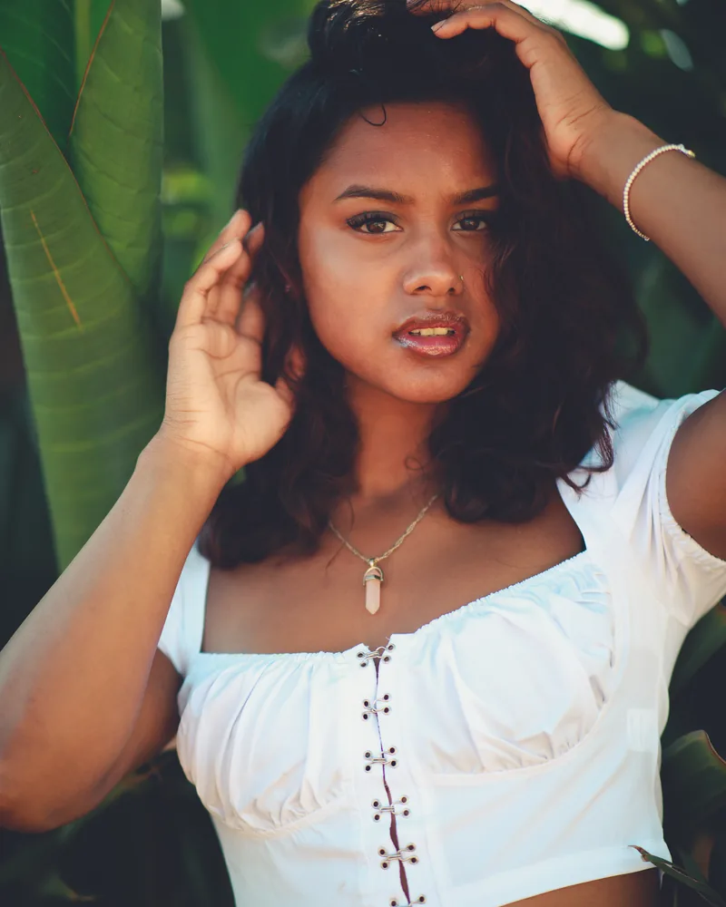 Salento fashion shoot — white top, palms
